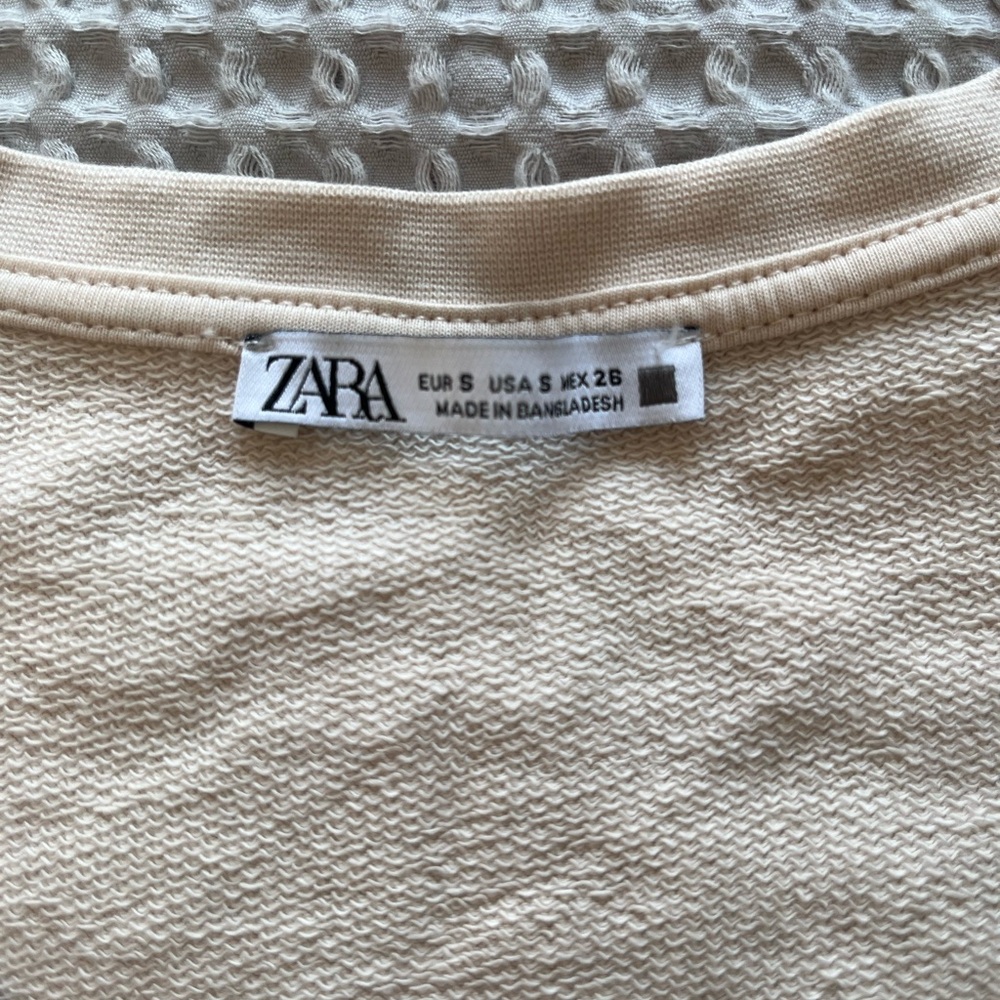 Zara cropped top in a light Blush color